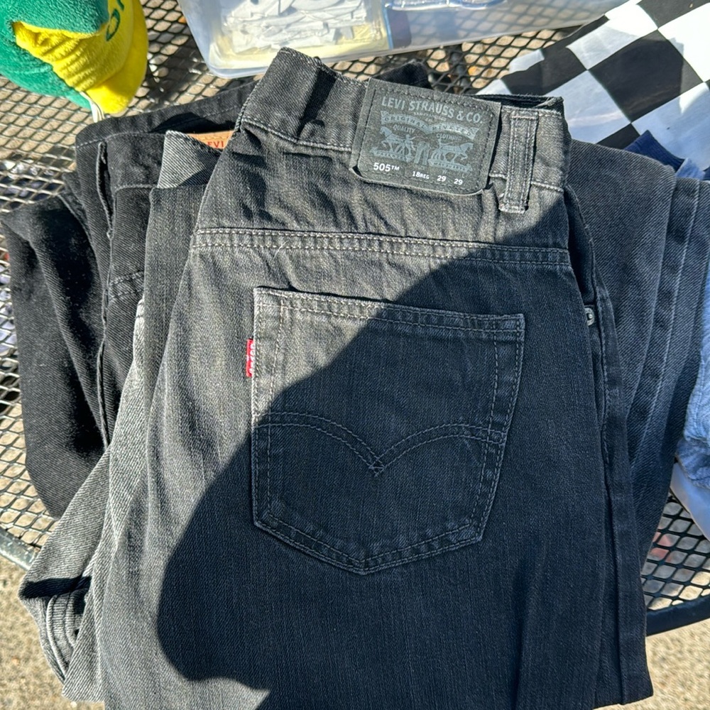LEVI JEANS